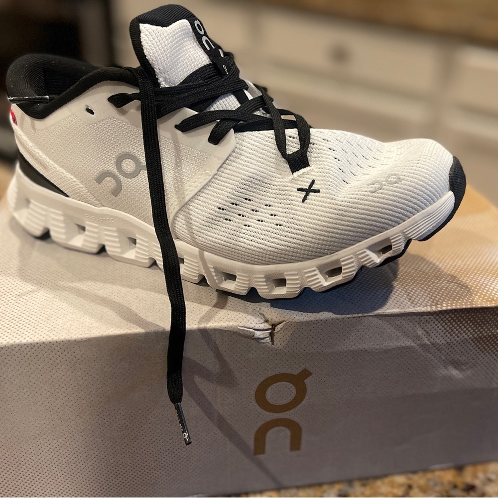 On Cloud X4 Women’s Running Shoes – Size 7 (EU 38) – NEW